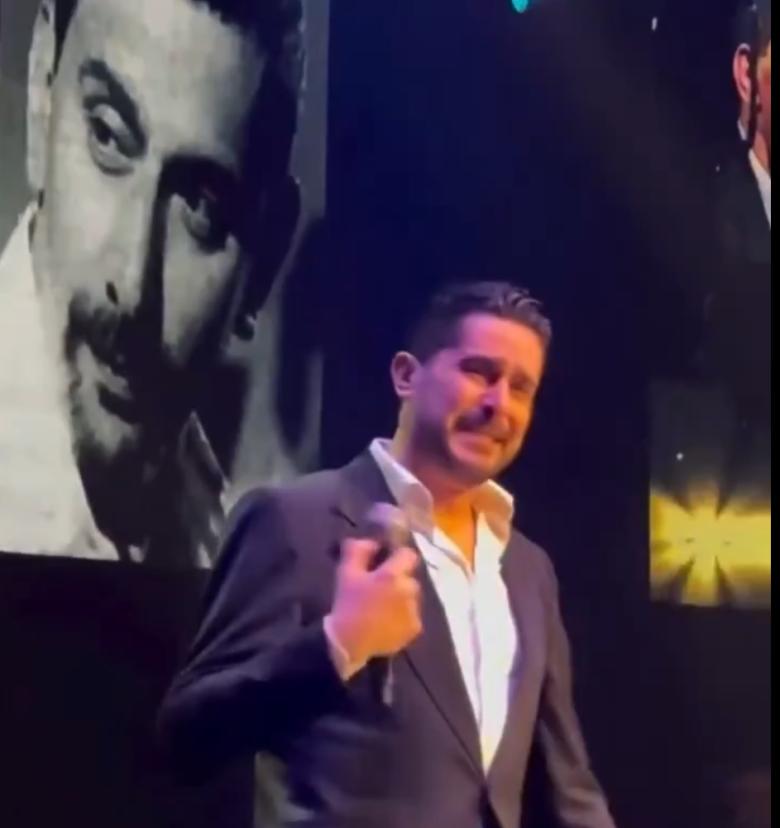 محمد خيري يبكي زياد الرحباني على المسرح..سألوني الناس
