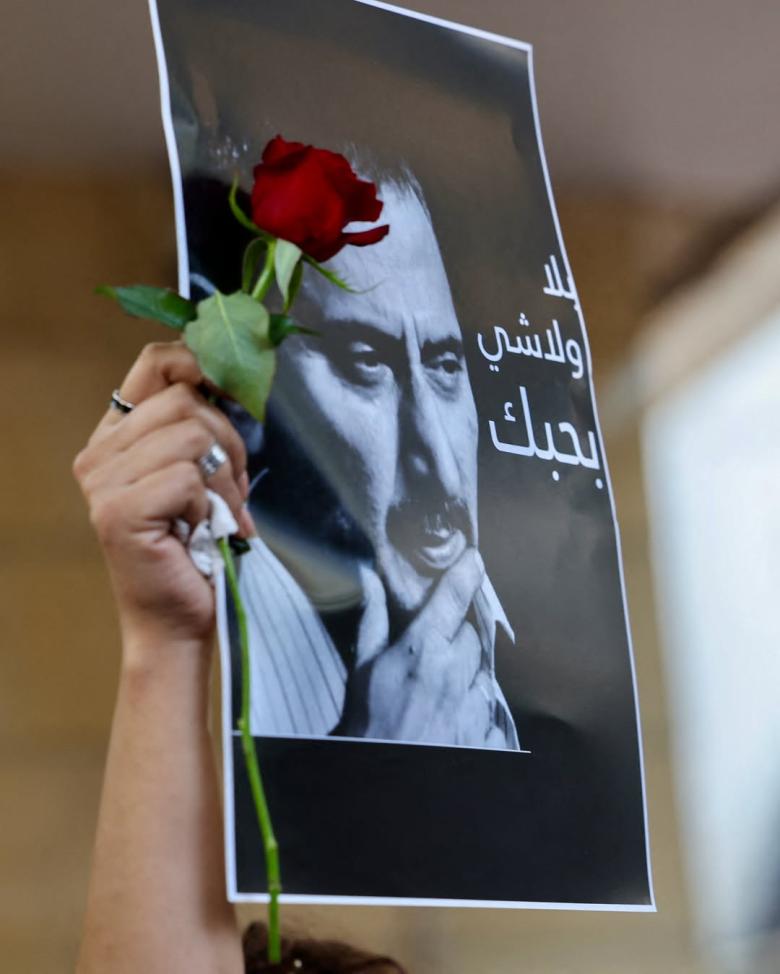 النجوم يقدّمون واجب العزاء في زياد الرحباني