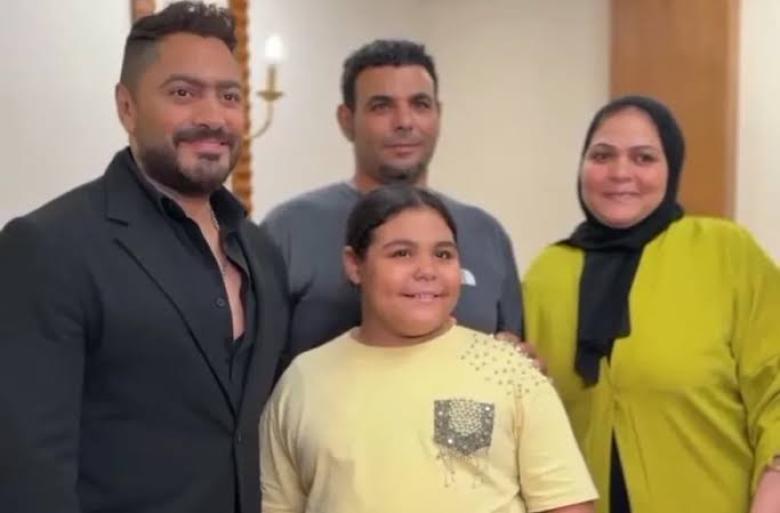 تامر حسني يلتقي بالطفلة هايدي 