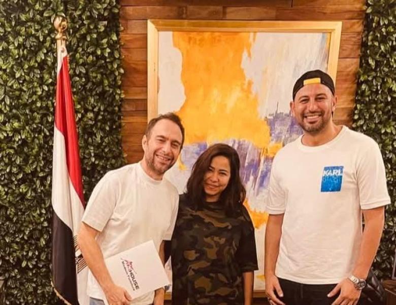 صورة متداولة لـ شيرين و حسام  حبيب