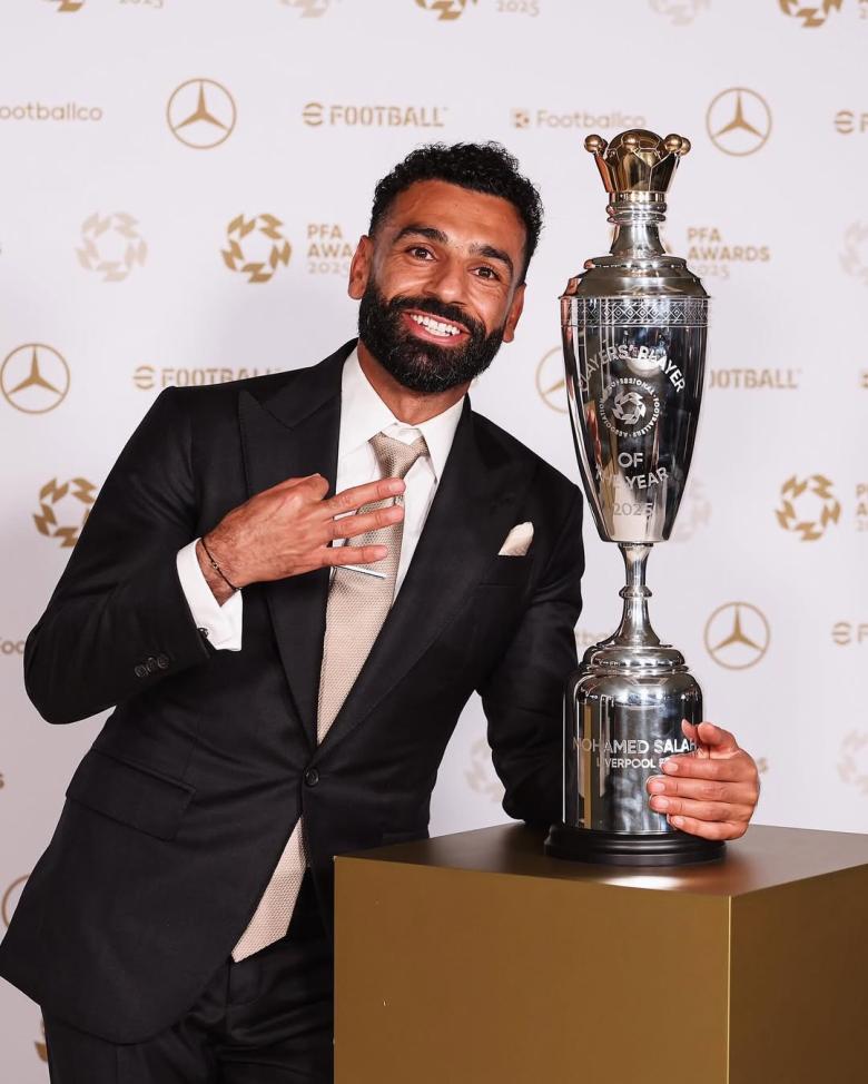 محمد صلاح - جائزة أفضل لاعب في العام من جمعية لاعبي كرة القدم المحترفين PFA 
