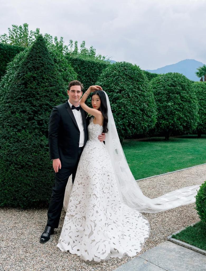 بيكا بلوم بفستان من Oscar de la Renta  في حفل زفافها 