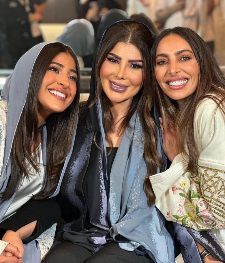 شجون الهاجري، الهام الفضالة وغيرهن.. بعبايات لافتة في ملتقى صحة المرأة بالسعودية