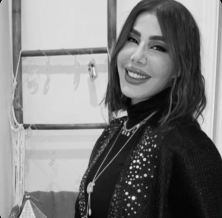 يمنى شري