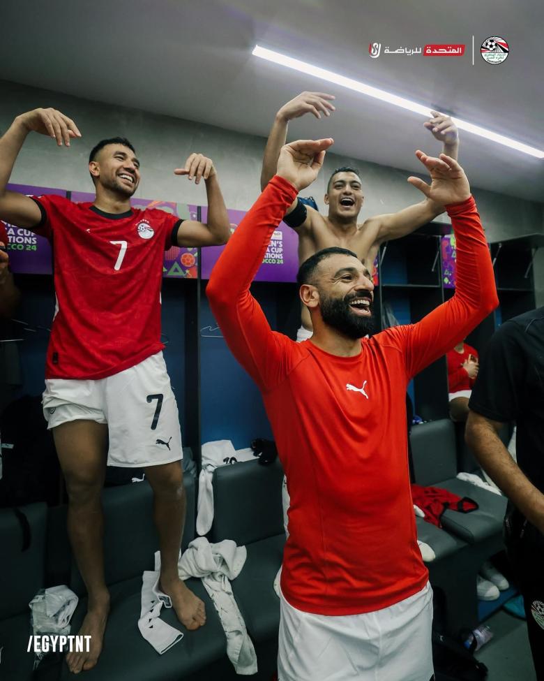 احتفال اللاعبين بتأهل منتخب مصر 