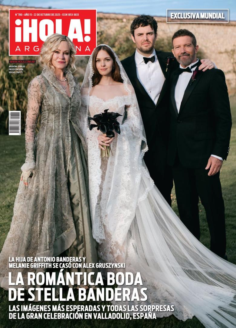 أنطونيو بانديراس وميلاني غريفيث مع إبنته وزوجها - إكس أنطونيو بانديراس وميلاني غريفيث مع إبنته وزوجها - إكس