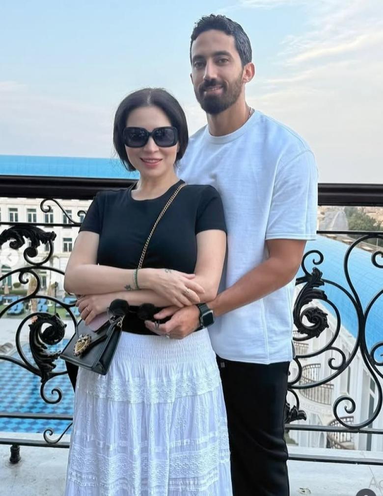 مي عز الدين وزوجها