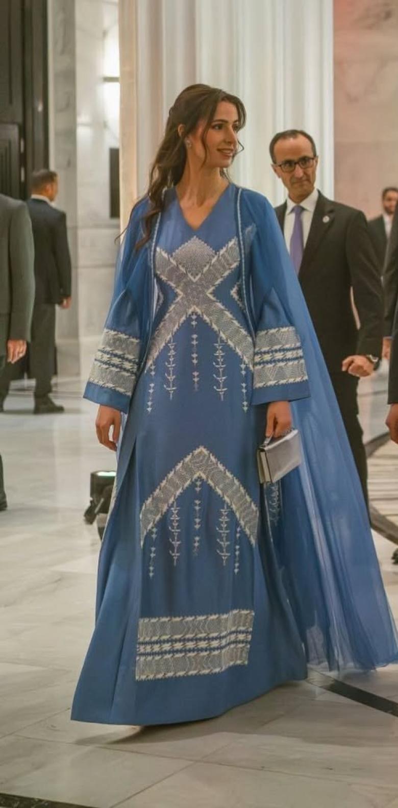 الأميرة رجوة بثوب تقليدي من ايمان الأحمد وحقيبة فالنتينو 