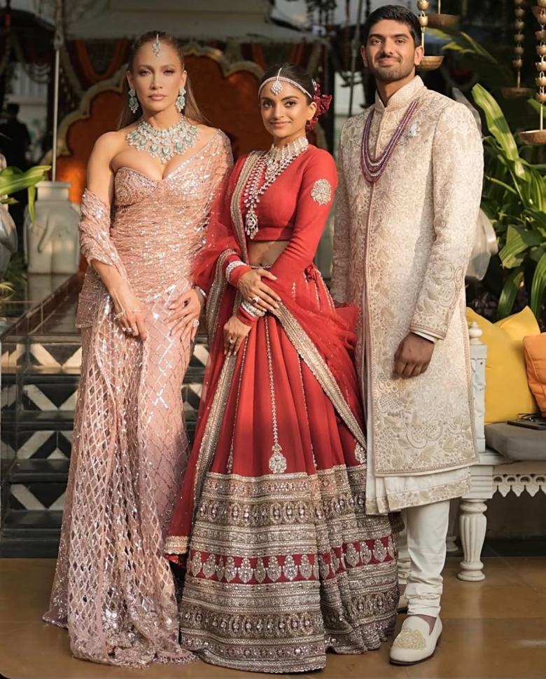 جينيفر لوبيز -  نيترا مانتينا - فامسي غاديراجو 