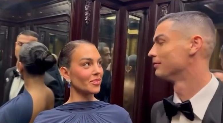 جورجينا رودريغيز في البيت الأبيض بلوك أرشيفي من Guy Laroche 