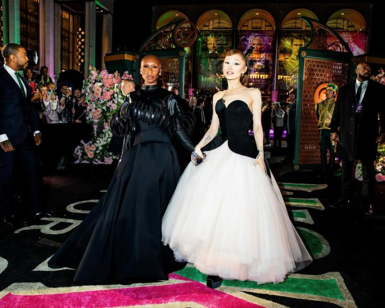  أريانا غراندي و سينثيا إريفو