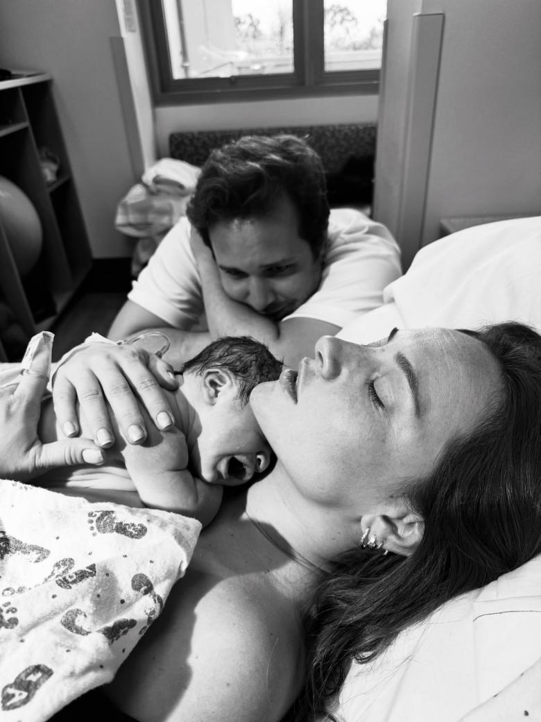 بشاك جومولتشينيلي وشاغري تشيتاناك يستقبلان طفلهما الأول