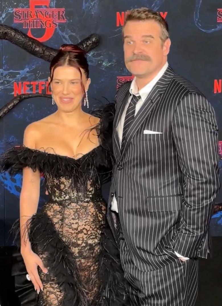 ديفيد هاربور وميلي بوبي براون -إكس