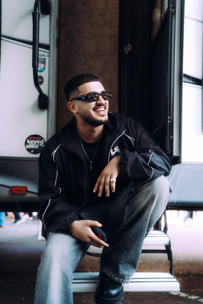 عصام النجّار يُطلق "حياتي" بأجواء مصرية مميزة