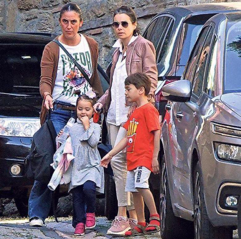  أوزغو نامال Özgü Namal