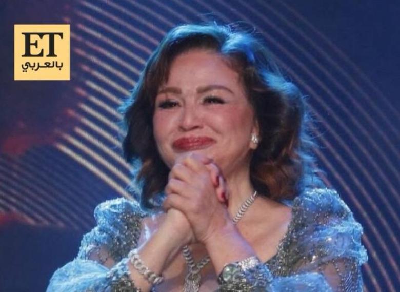 تأثر إلهام شاهين أثناء تكريمها في مهرجان شرم الشيخ للمسرح