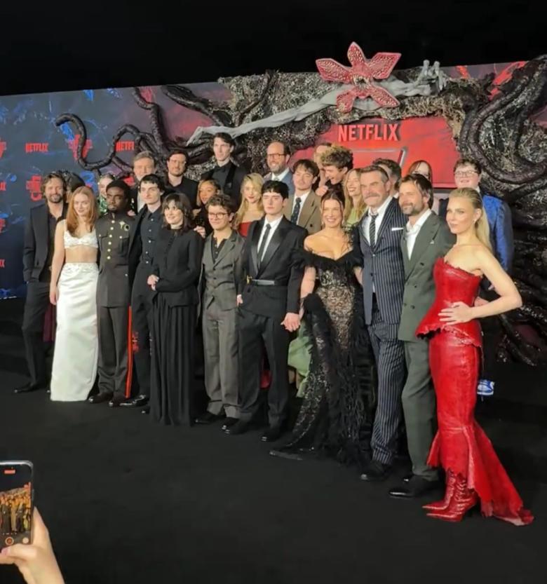 نجوم مسلسل Stranger Things 5 - إكس