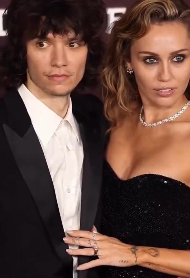 مايلي سايرس وماكس موراندو - إكس