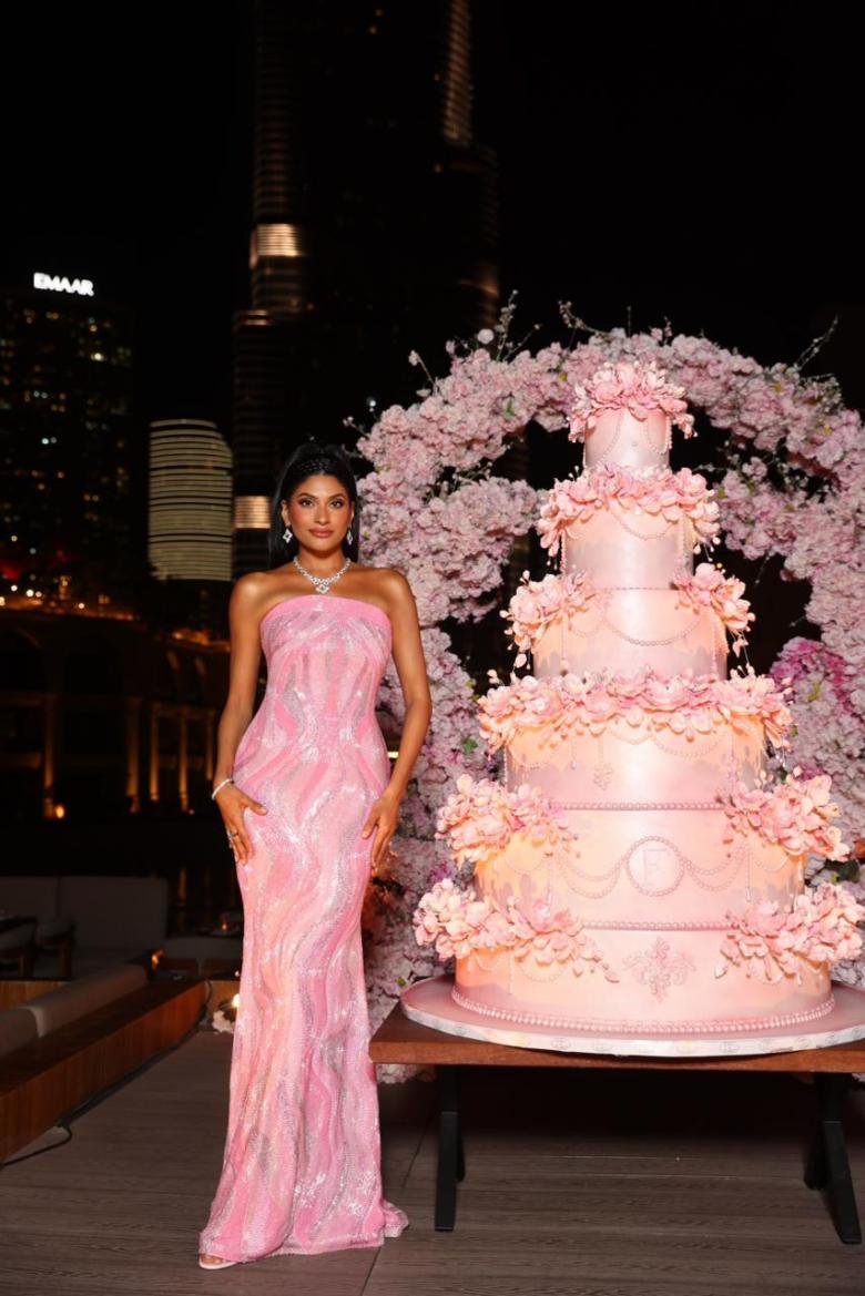 فرحانة بودي بالزهري في عيدها بتوقيع Letune Atelier وعلي قروي