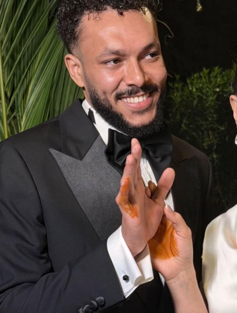 وبجز يودّع العزوبية - صورة معدلة من السوشيال ميديا