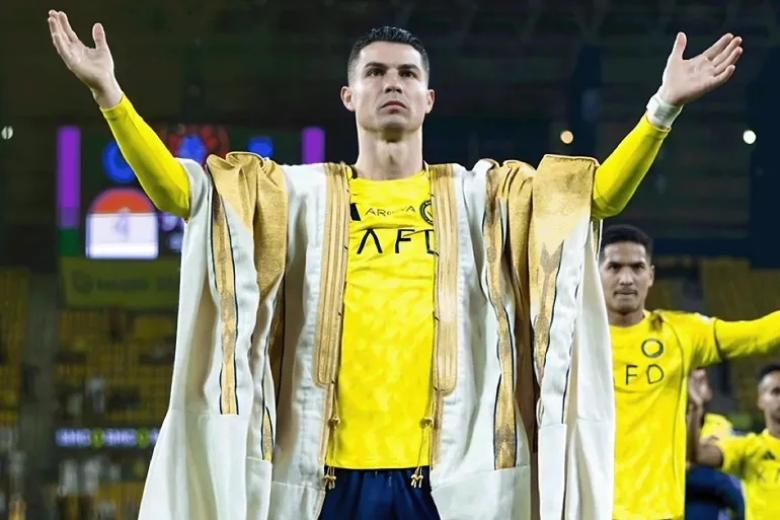 رونالدو في يوم التأسيس… حضور بالزي السعودي