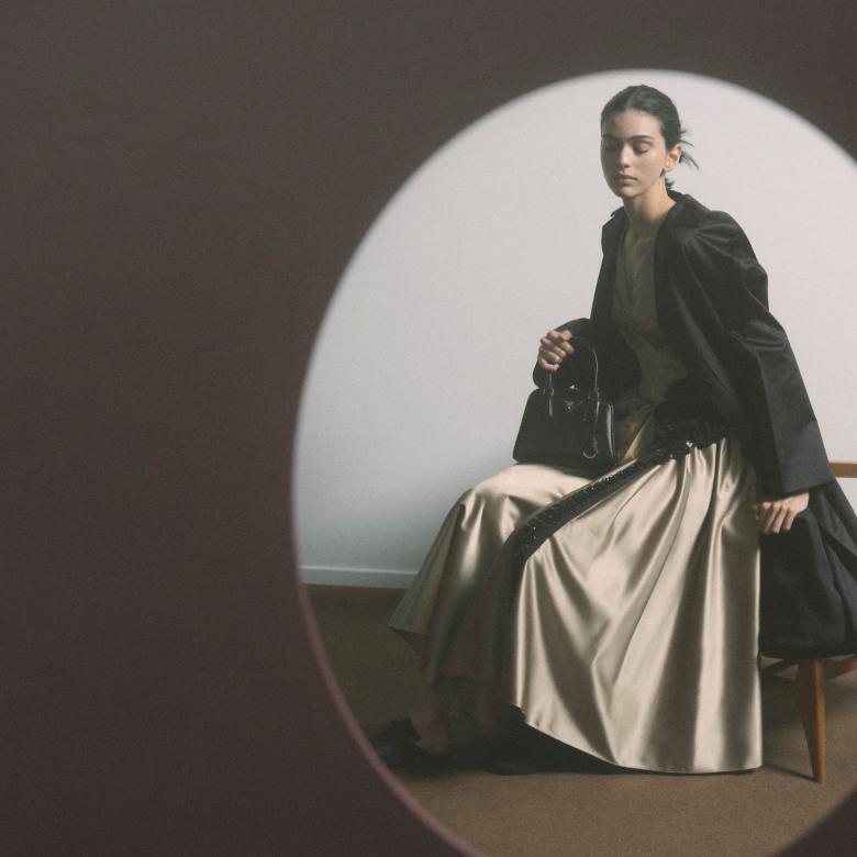 برادا تقدم رؤية معاصرة لأزياء رمضان 2026 - الصورة من العلامة