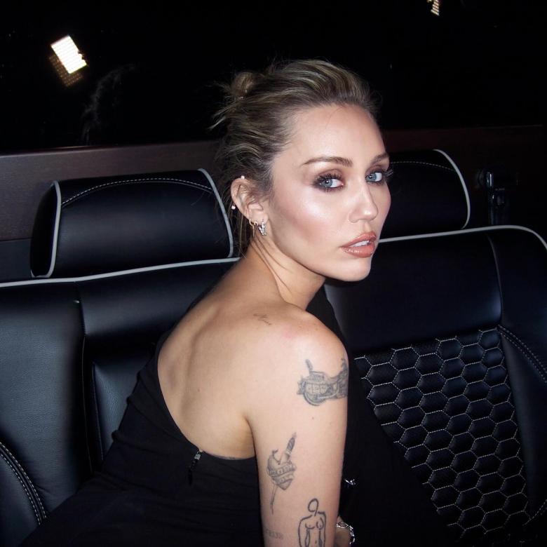 مايلي سايرس - صورة من فيسبوك