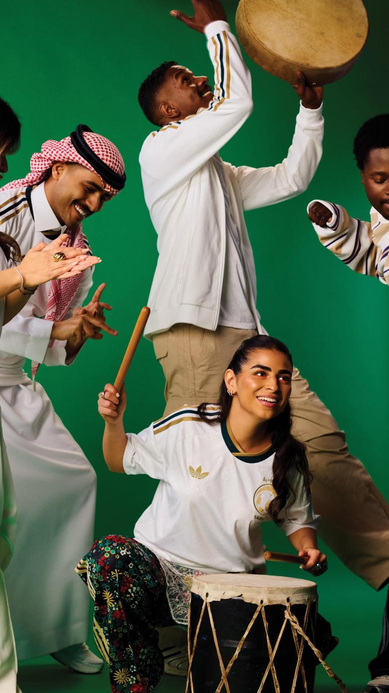 عودة شعار Trefoil: لمسة تراثية بروح عصرية في قمصان المونديال