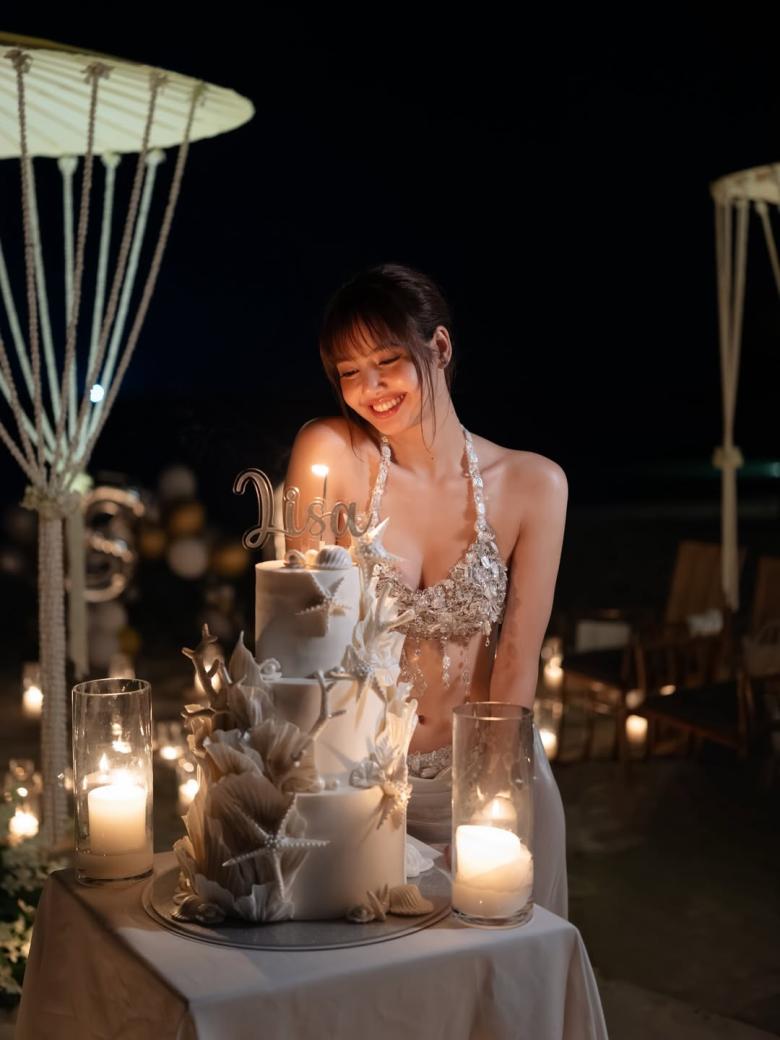 ليسا من BLACKPINK