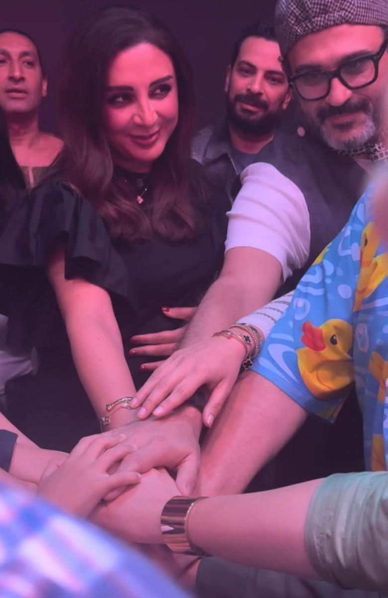 أنغام تحضر كواليس "ماتصغرناش" بجدة وتدعم فريق العمل