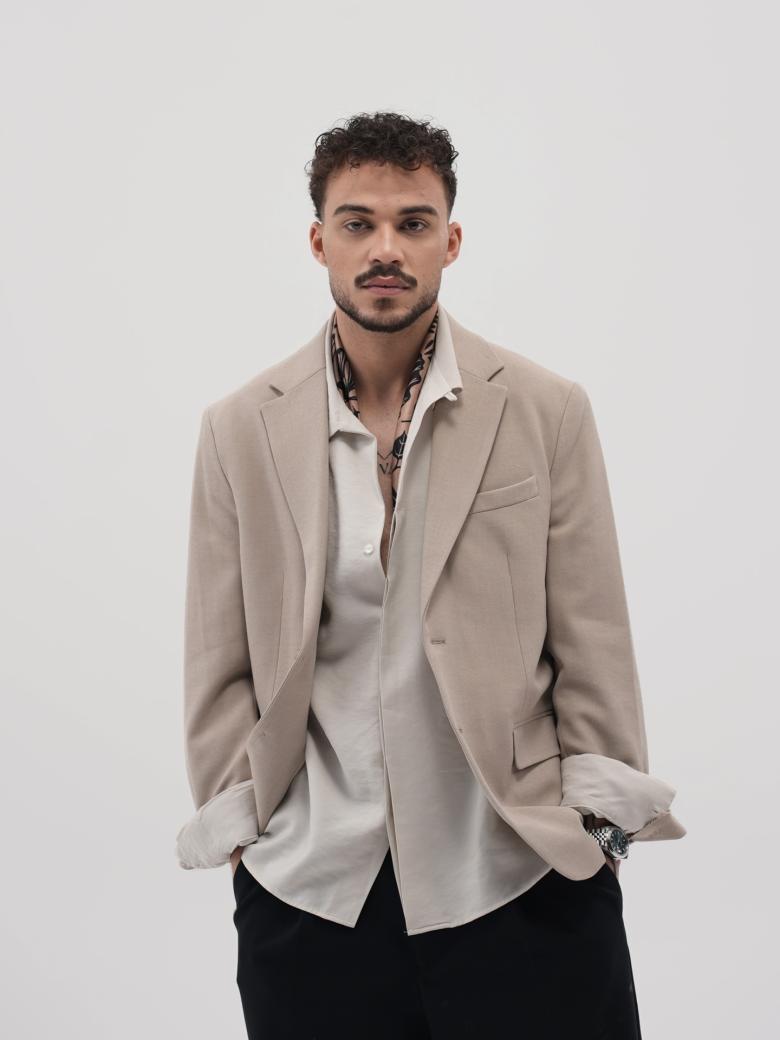 سيلاوي متهم بازدراء الدين الإسلامي و والده يتبرأ منه  