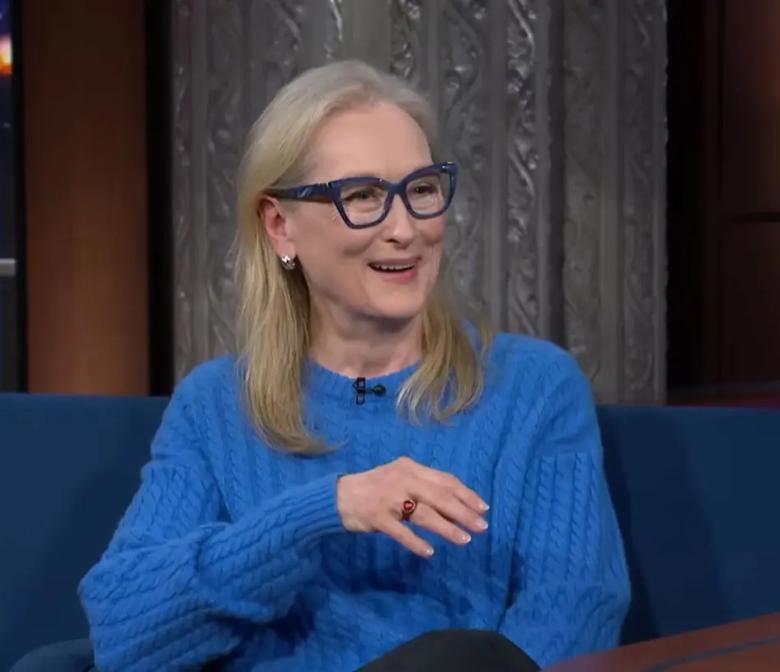 ميريل ستريب تعيد إحياء أسطورة الـ Cerulean Blue بإطلالة ذكية