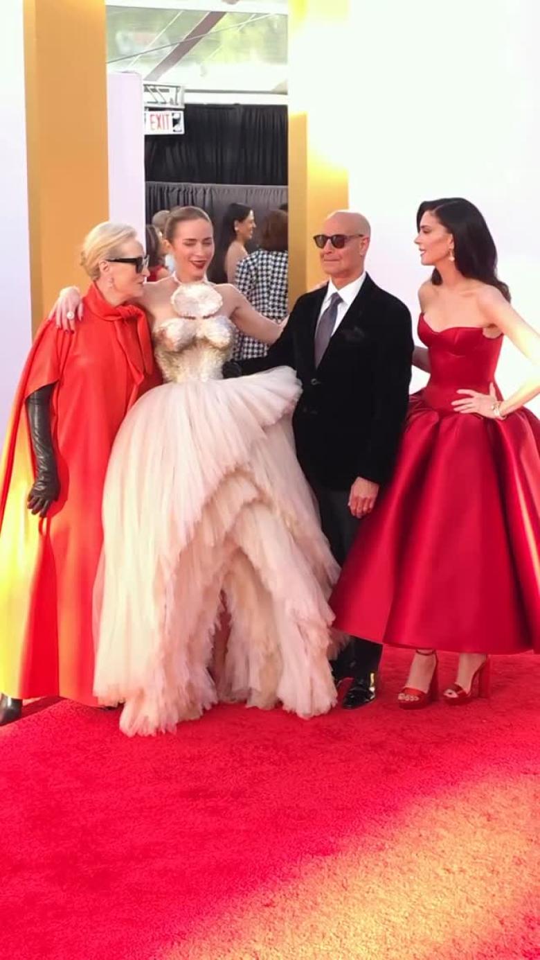 آن هاثاواي وميريل ستريب وغيرهن بإطلالات ساحرة في نيويورك 