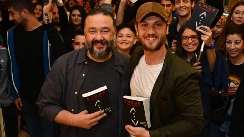 جوكهان هورزوم مع أركان كولشاك كوستنديل أحد نجوم مسلسل الحفرة