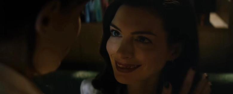 آن هاثاواي تطارد داكوتا جونسون في تريلر فيلم Verity