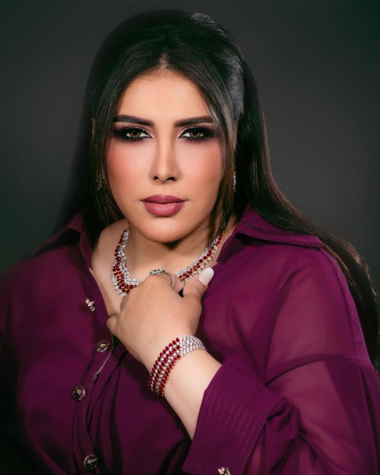 زهرة عرفات - صورة  من صفحتها على فيسبوك