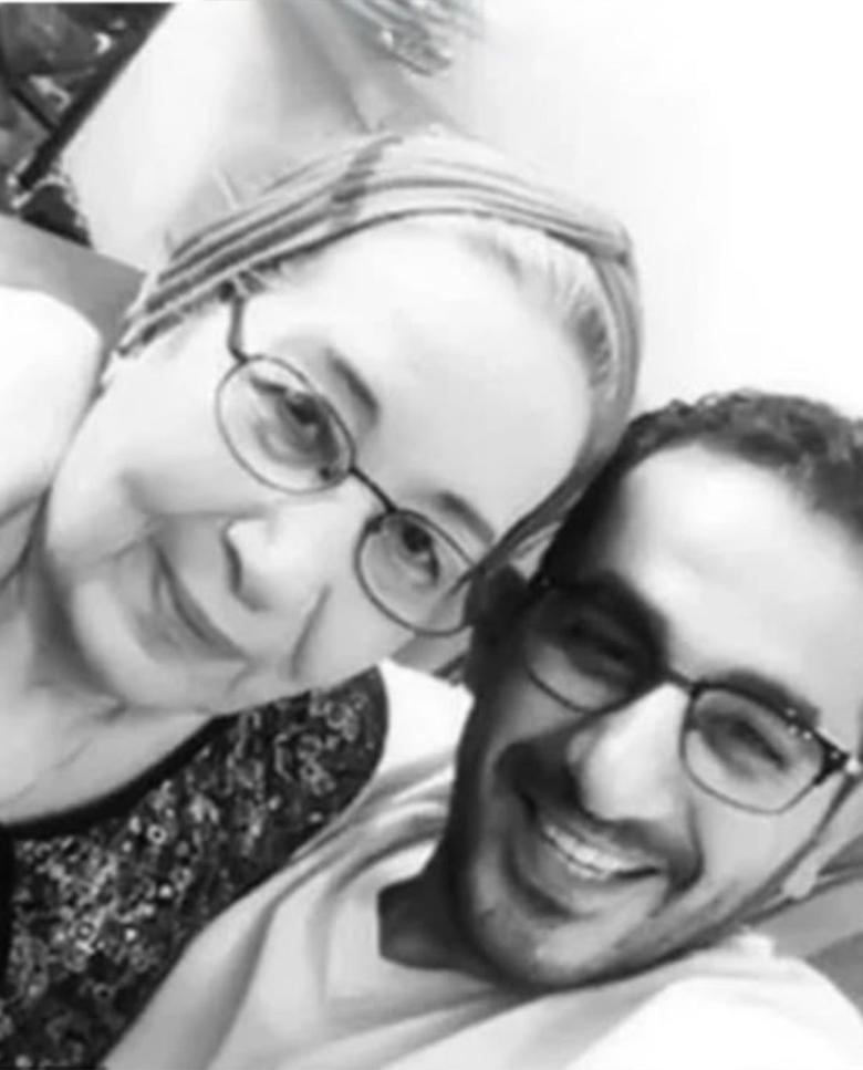 أحمد حلمي مع والدته