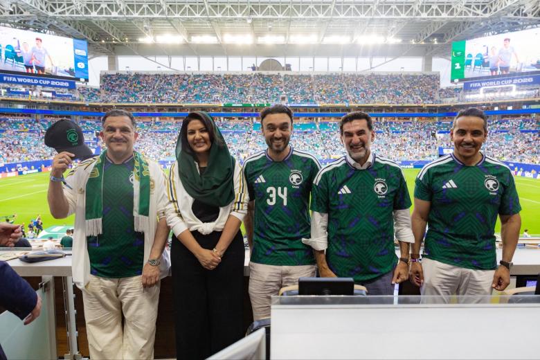 الأميرة ريما بنت بندر و الأمير عبدالعزيز بن تركي الفيصل يدعمان المنتخب السعودي