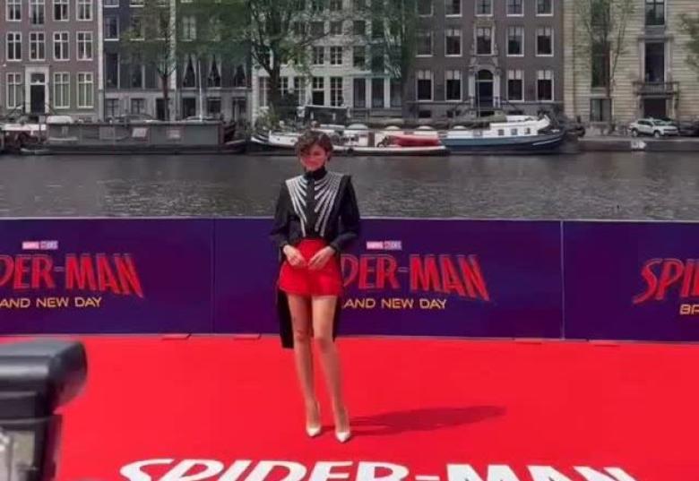 زندايا بإطلالة مستوحاة من عالم Spider-Man بتوقيع لويس فيتون