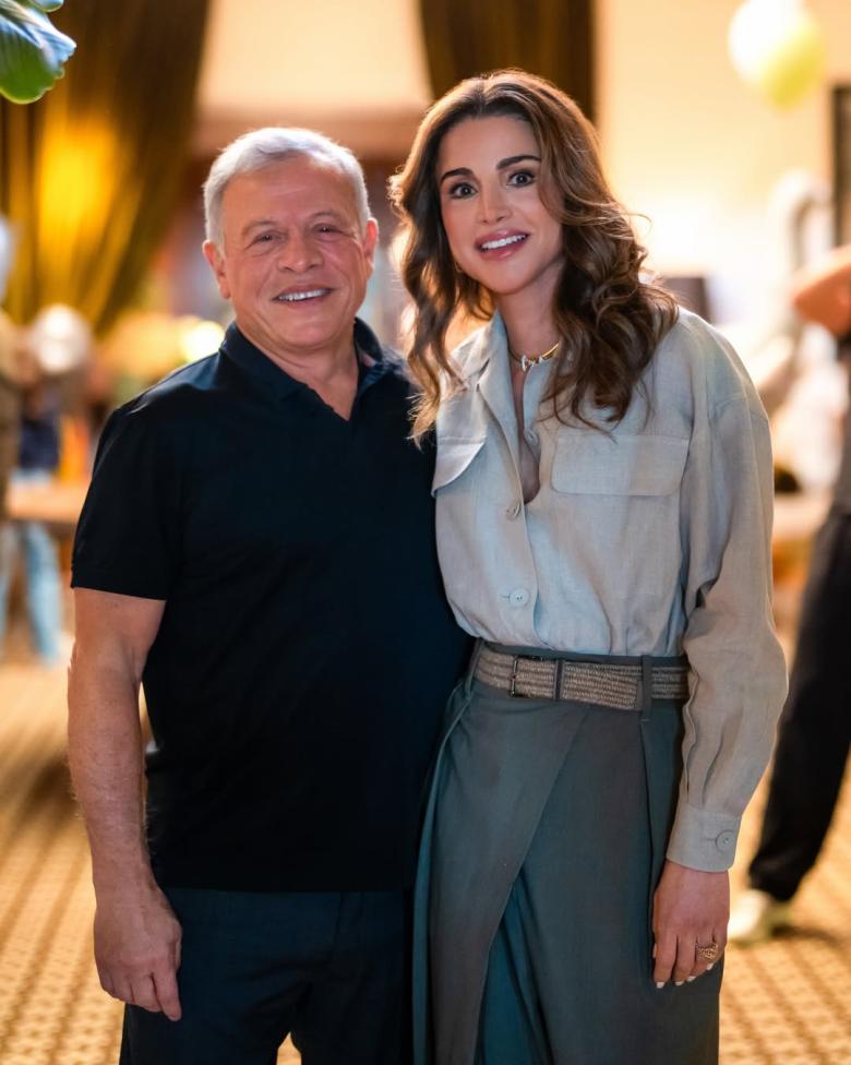 الملكة رانيا تتألق بإطلالة كاجوال فاخرة من ماكس مارا ولويفي - الصورة من حساب الملكة رانيا على انستغرام