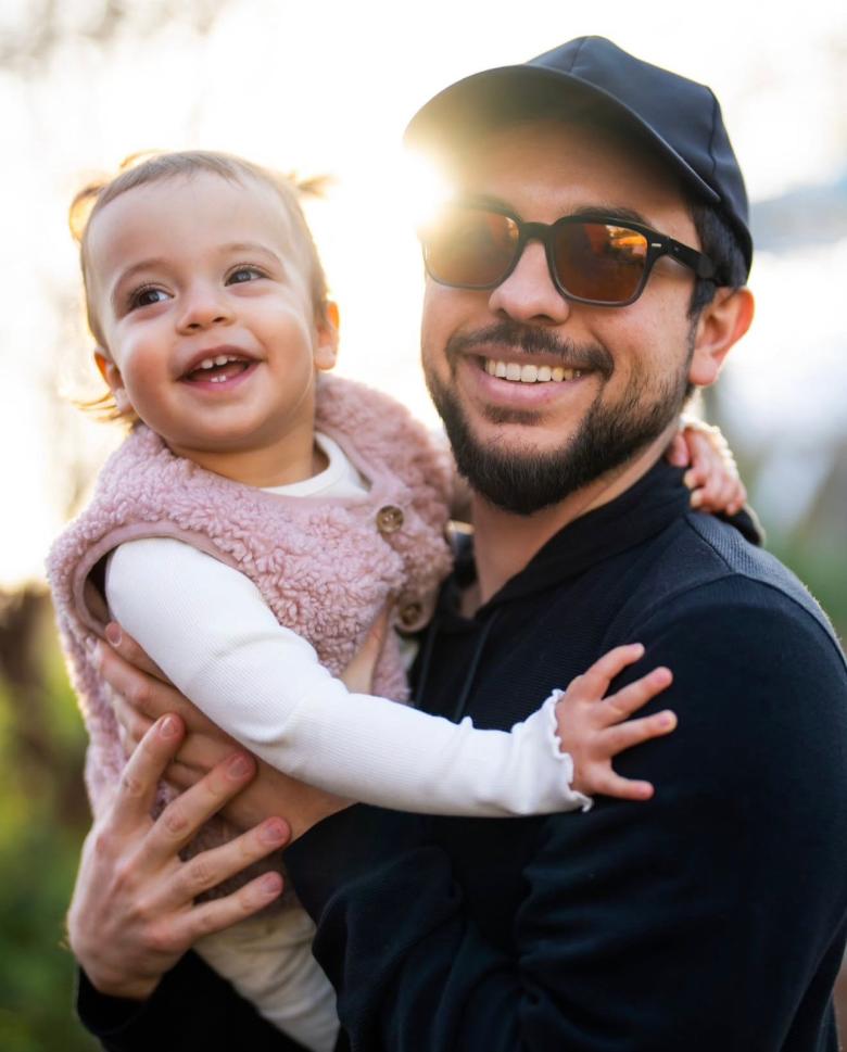 الأمير الحسين مع ابنته الأميرة إيمان- من حساب الملكة رانيا (إنستغرام)