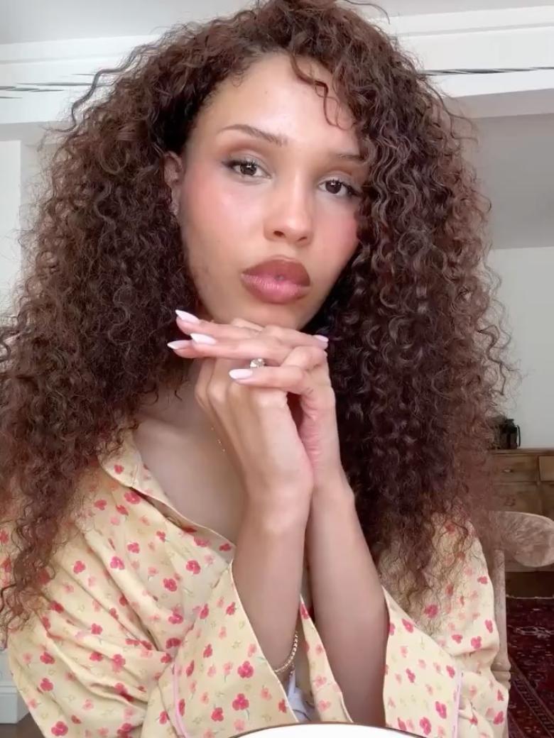 نارا سميث