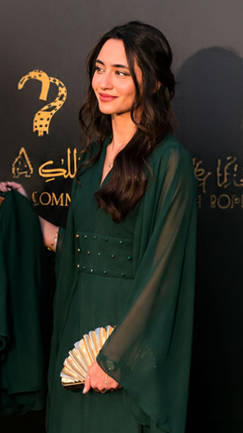 الأميرة جليلة بنت علي بفستان زمردي أنيق من Edelina Joyce