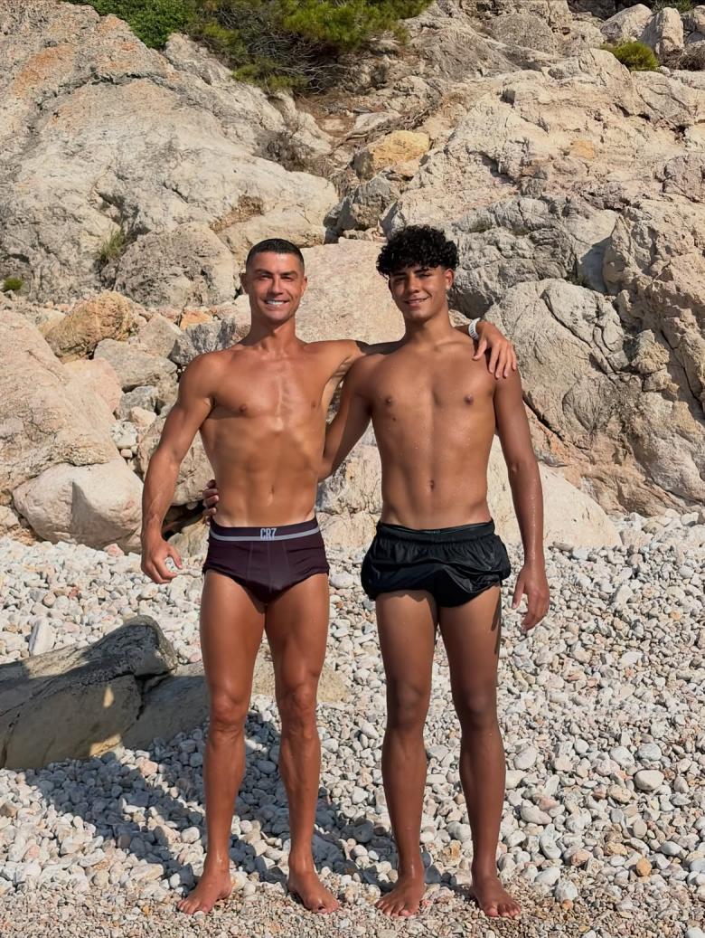 كريستيانو رونالدو وابنه جونيور - Credit: Cristiano Instagram