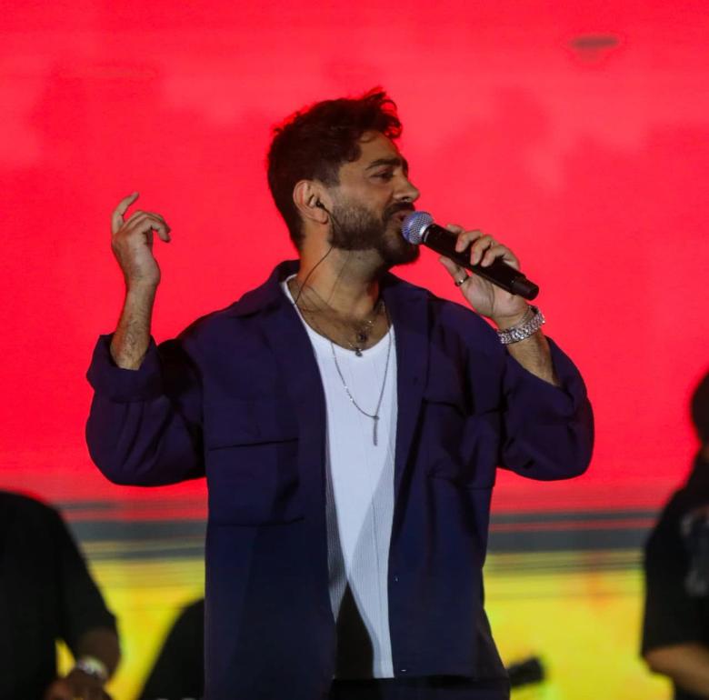 تامر حسني ونجوم منتخب مصر في ليلة “100 مليون شكرًا”  