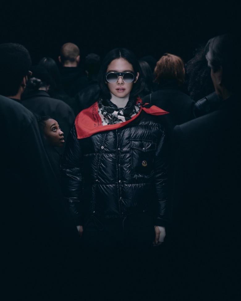شير وجيني وغريس جونز نجمات حملة Moncler Re/Icons الجديدة