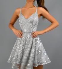 فستان من Classy Gownss