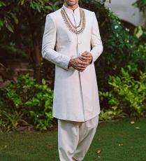 طقم من Mohsin Naveed Ranjha