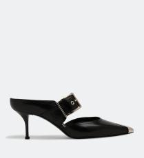 حذاء من ألكسندر ماكوين Alexander McQueen