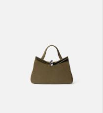 حقيبة زيتية من Jacquemus 